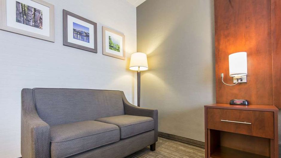 Comfort Inn & Suite Collingwood Room