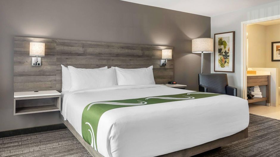 Quality Inn & Suites Amsterdam Room