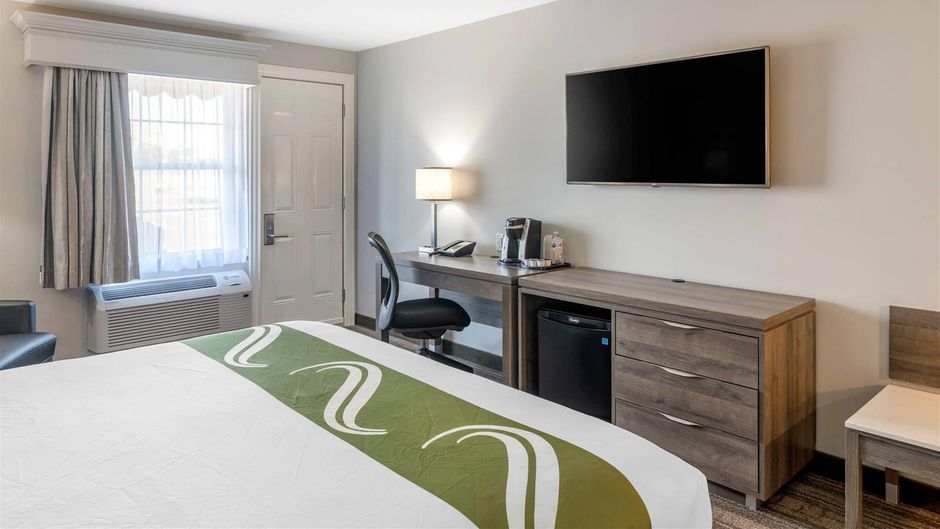 Quality Inn & Suites Amsterdam Room