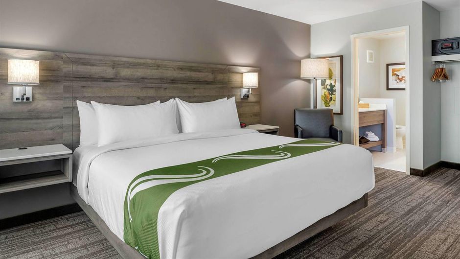 Quality Inn & Suites Amsterdam Suite