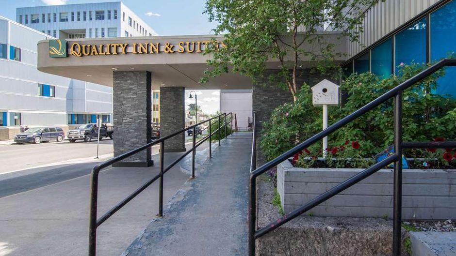Quality Inn & Suites, Yellowknife Exterior