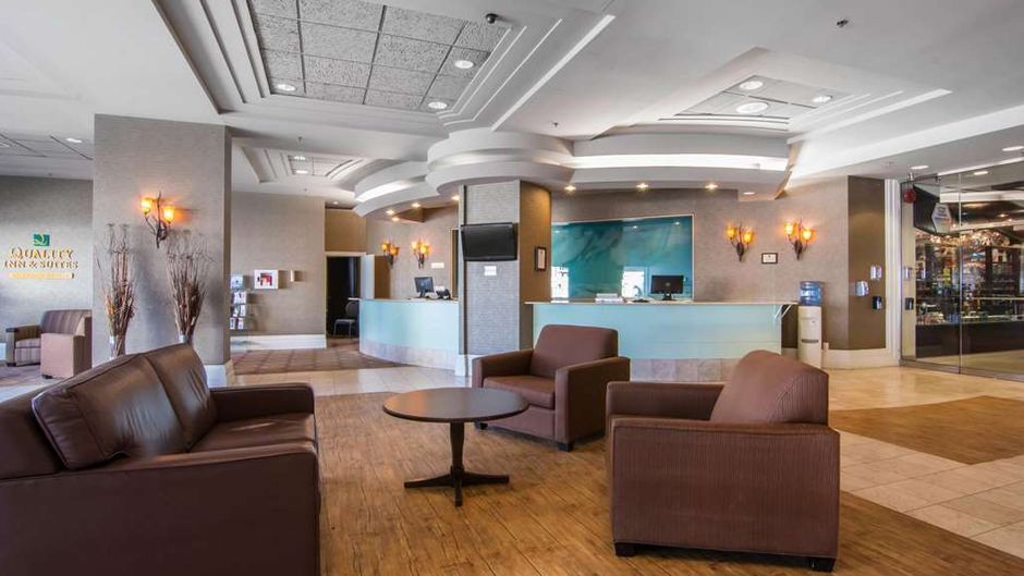 Quality Inn & Suites, Yellowknife Lobby