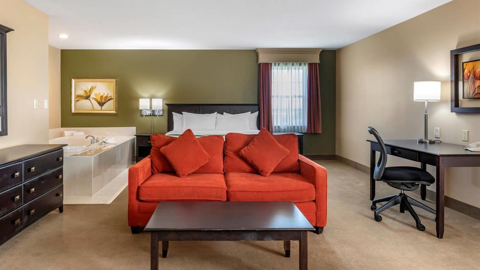 Quality Inn and Suites Quispamsis Suite