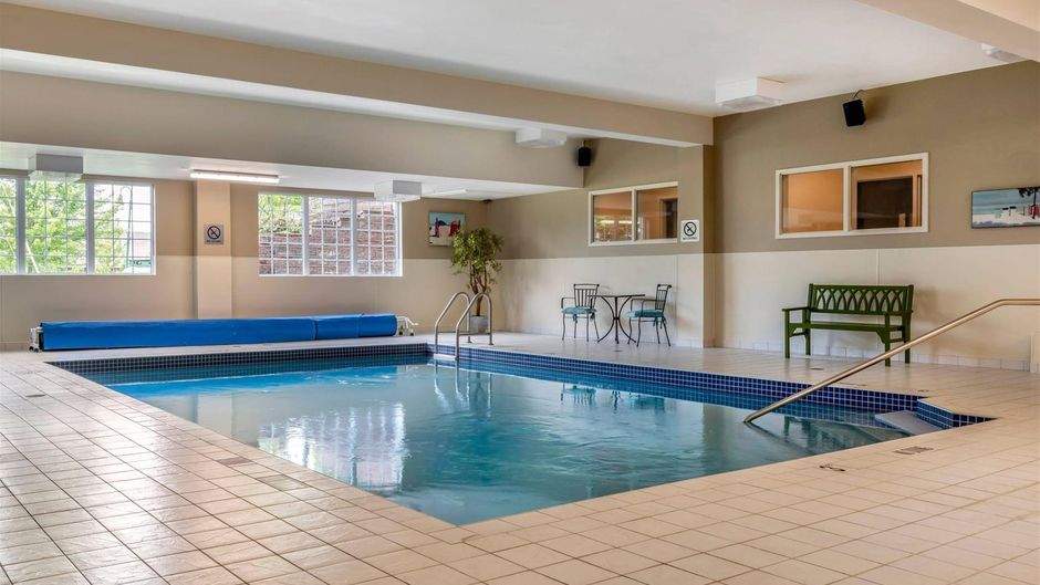 Quality Inn and Suites Quispamsis Pool