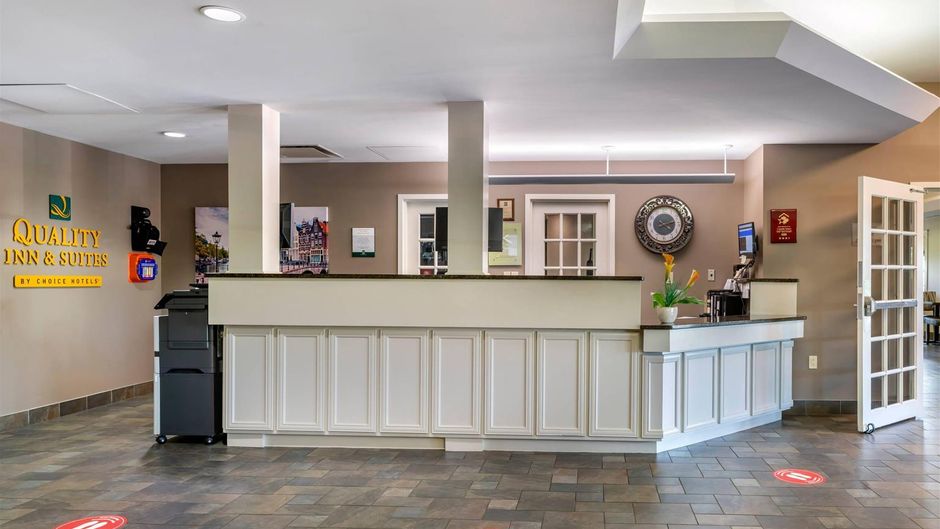 Quality Inn and Suites Quispamsis Lobby