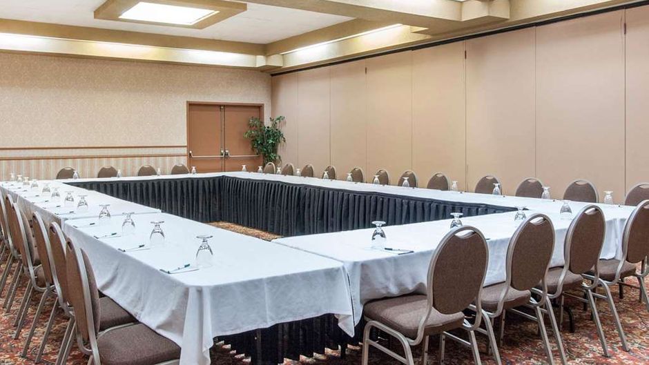 Quality Hotel & Suites Gander Meeting