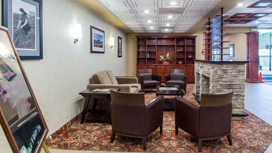 Quality Hotel & Suites Gander Lobby