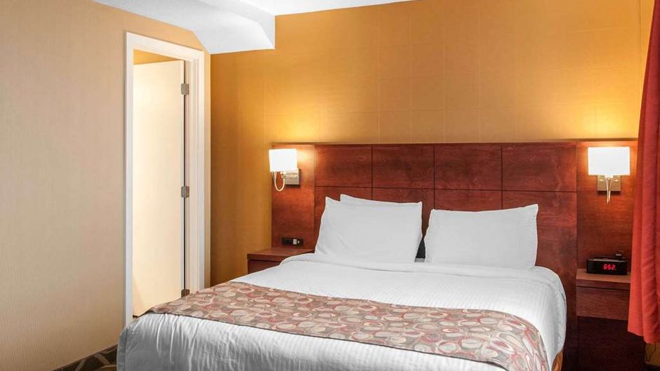 Quality Hotel & Suites Gander Room