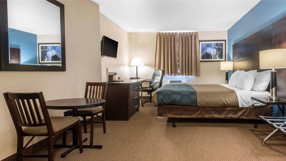 Econo Lodge Sudbury Room