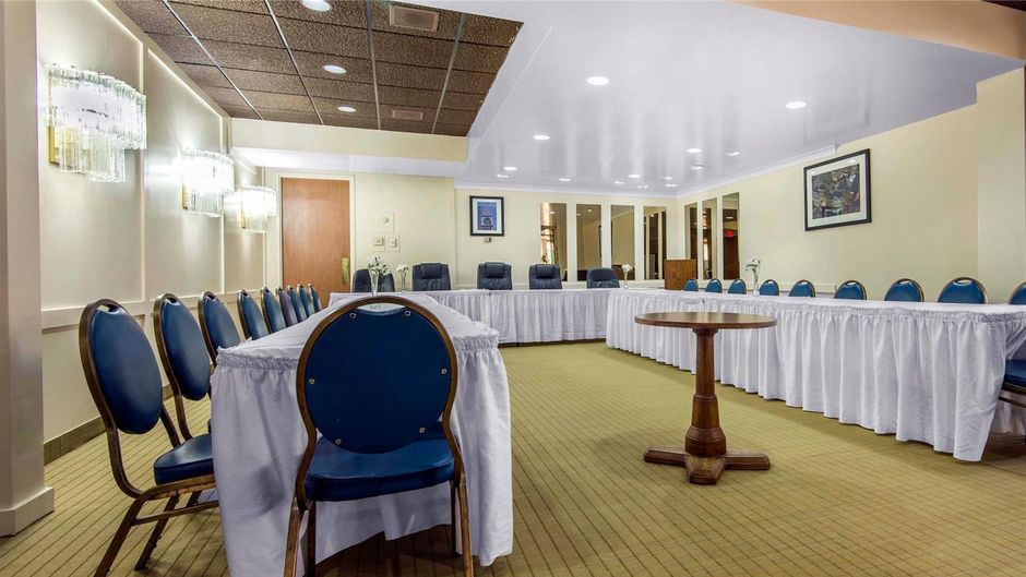 Econo Lodge Sudbury Meeting
