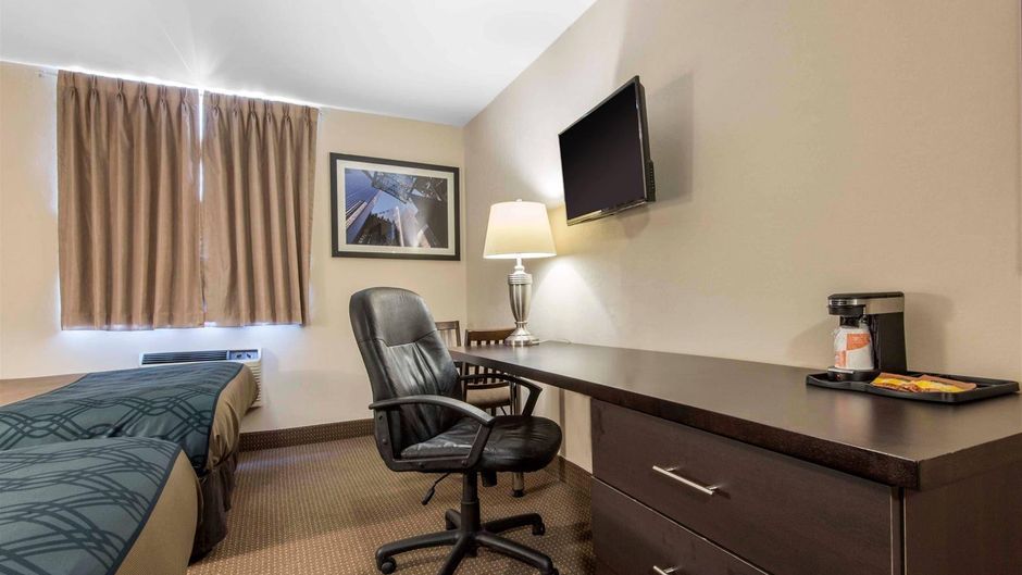 Econo Lodge Sudbury Room
