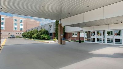 Clarion Hotel & Suites