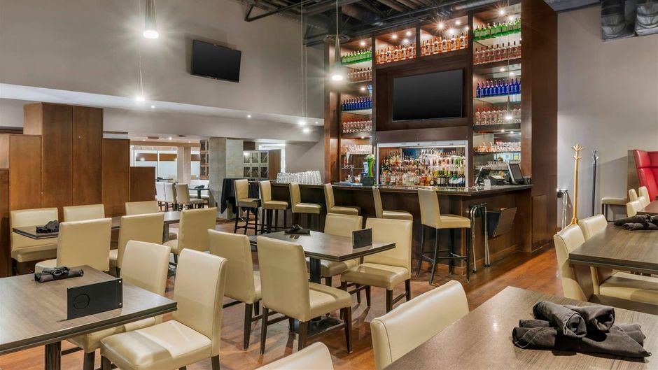 Clarion Hotel and Suites Brandon Restaurant
