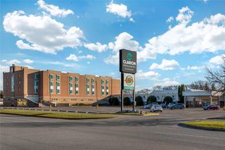 Clarion Hotel and Suites Brandon
