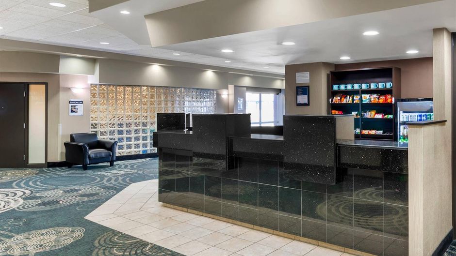 Clarion Hotel and Suites Brandon Lobby