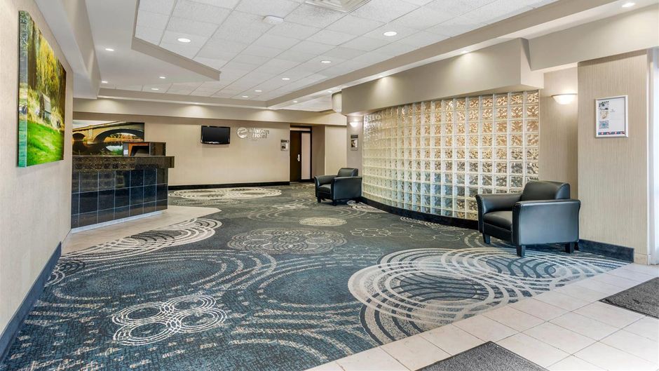 Clarion Hotel and Suites Brandon Lobby