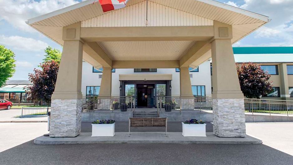 Quality Inn & Conference Centre Exterior