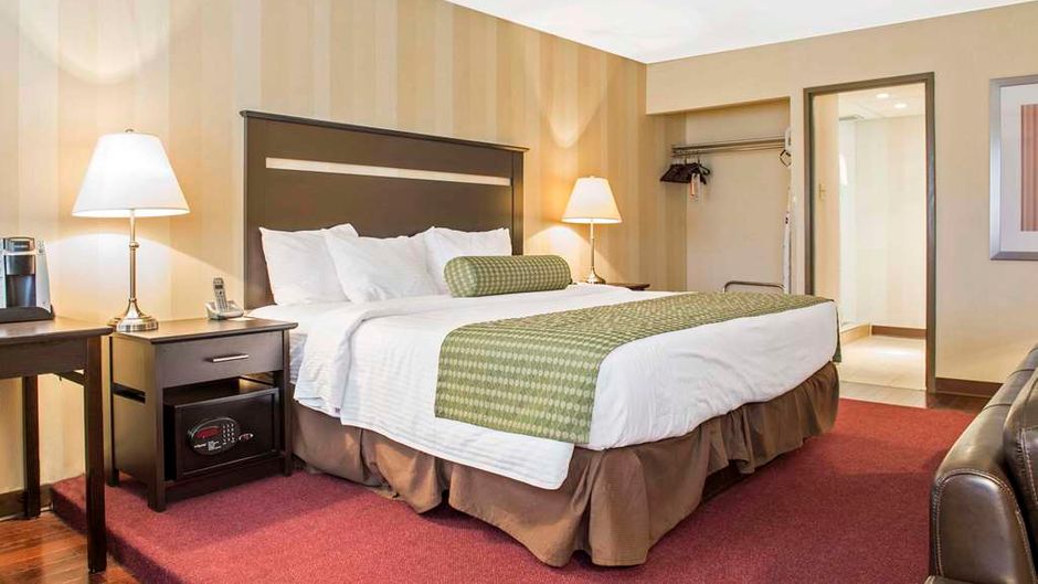 Quality Inn & Conference Centre Suite