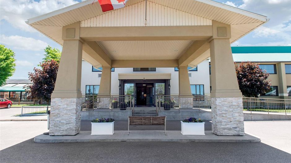 Quality Inn & Conference Centre Exterior