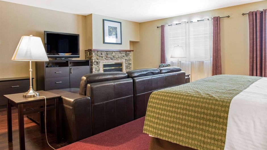 Quality Inn & Conference Centre Suite