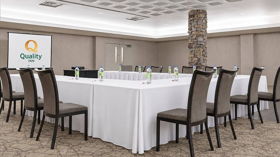 Quality Inn & Conference Centre Meeting