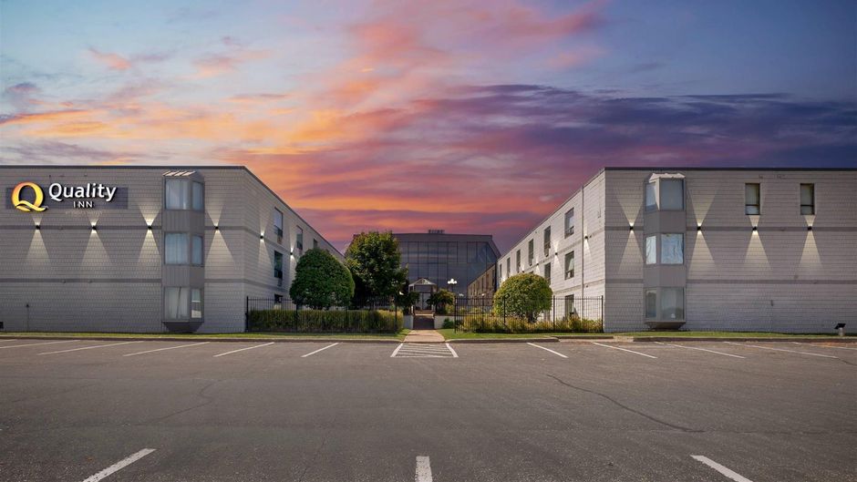 Quality Inn & Conference Centre Exterior