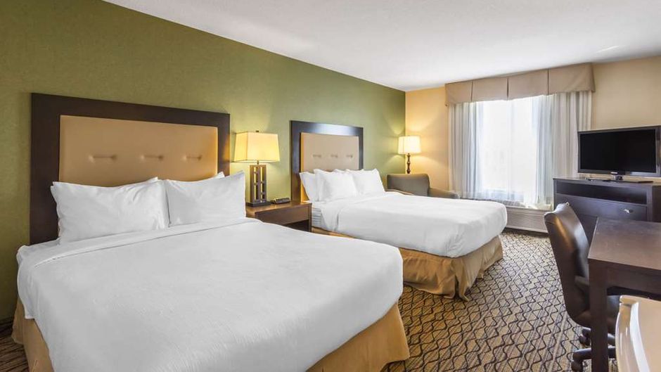 Clarion Hotel & Conference Ctr Suite