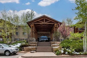 Comfort Suites at Evergreen Parkway