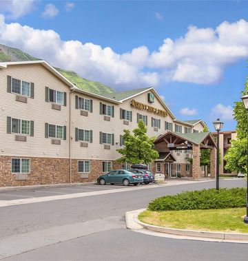 Quality Inn & Suites ON THE RIVER