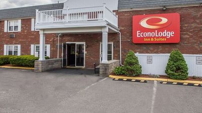 Econo Lodge Inn & Suites