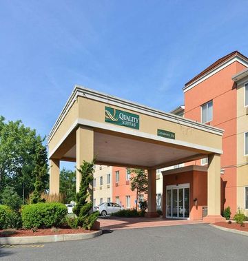 Quality Suites Stratford