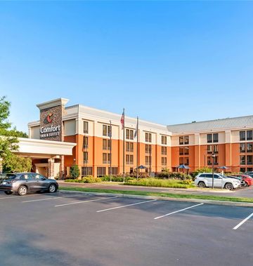 Comfort Inn & Suites Newark