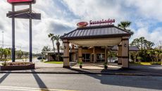 Econo Lodge North
