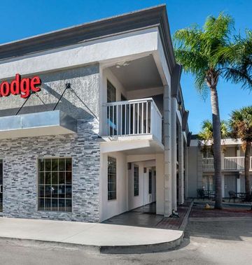 Econo Lodge Airport at RJ Stadium