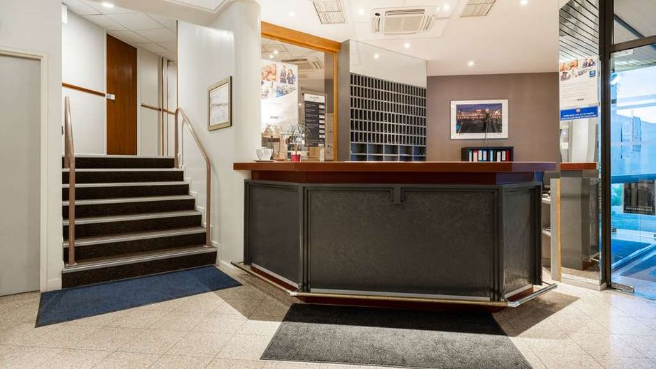 Comfort Hotel Lobby