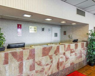Econo Lodge Calhoun