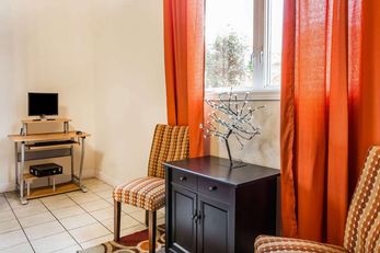 Rodeway  Inn & Suites