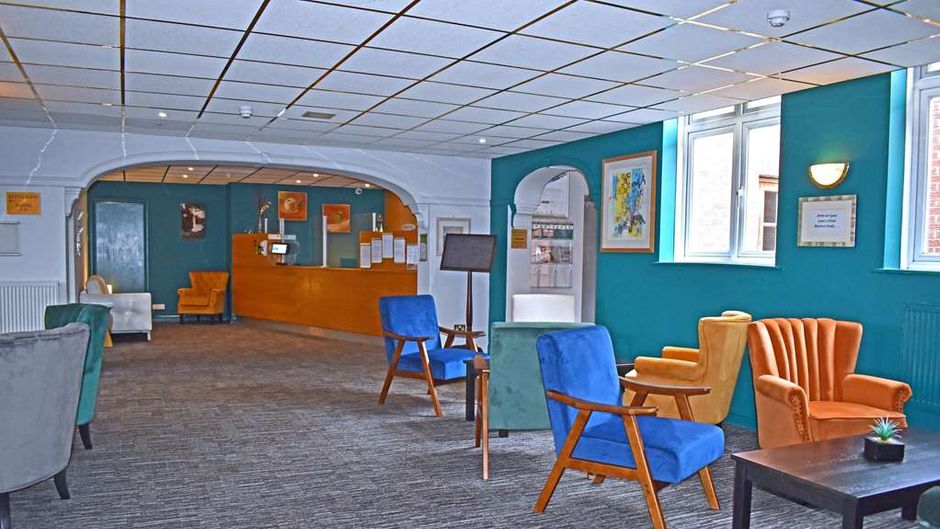 Quality Hotel Stonebridge Manor Lobby