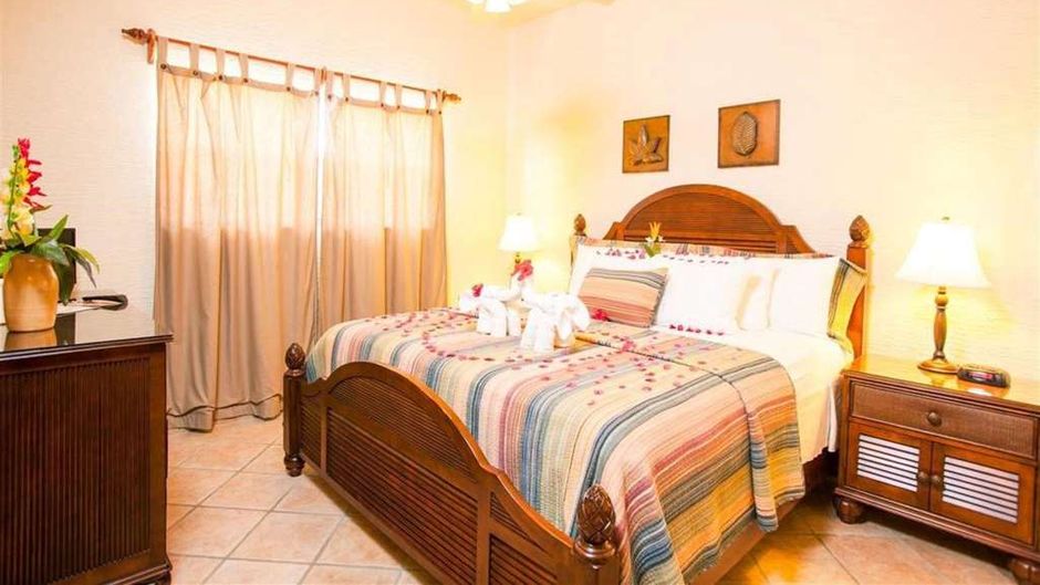 Clarion Suites Roatan at Pineapple Villa Room