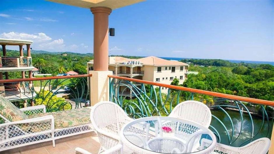 Clarion Suites Roatan at Pineapple Villa Suite