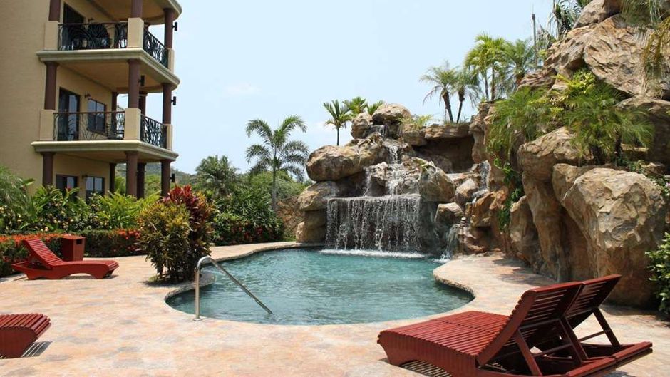 Clarion Suites Roatan at Pineapple Villa Pool