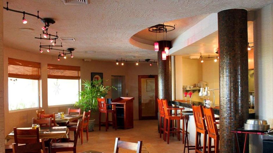 Clarion Suites Roatan at Pineapple Villa Restaurant