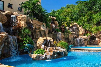 Clarion Suites Roatan at Pineapple Villa