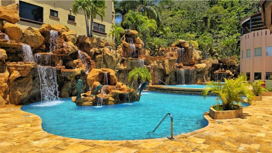 Clarion Suites Roatan at Pineapple Villa Pool
