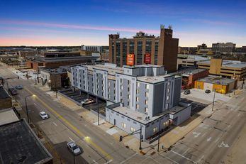 Econo Lodge Inn & Suite Waterloo