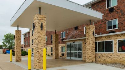 Clarion Pointe Bettendorf-Quad Cities