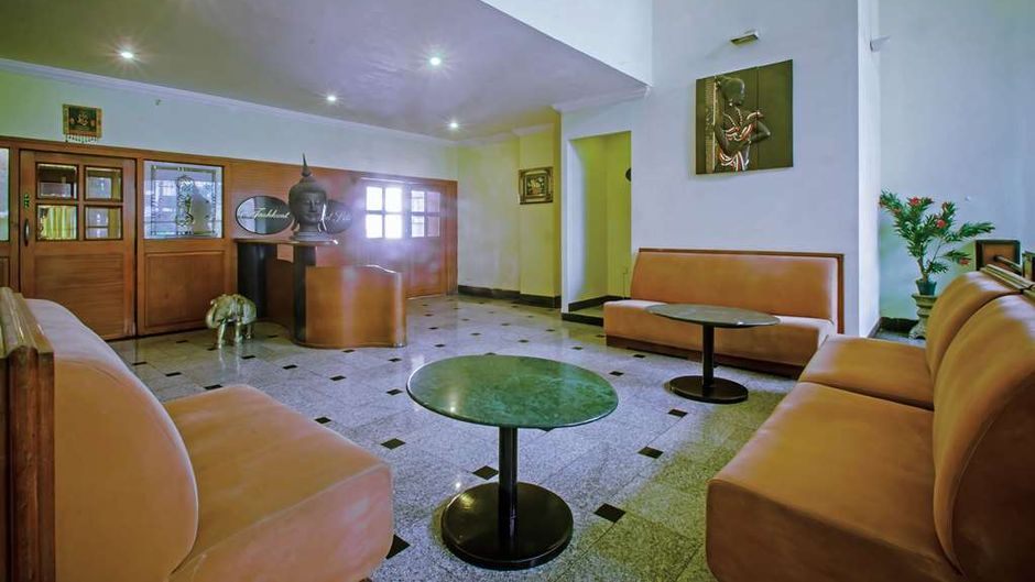 Quality Inn Regency Lobby