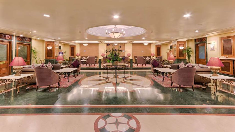 Quality Hotel DV Manor Lobby