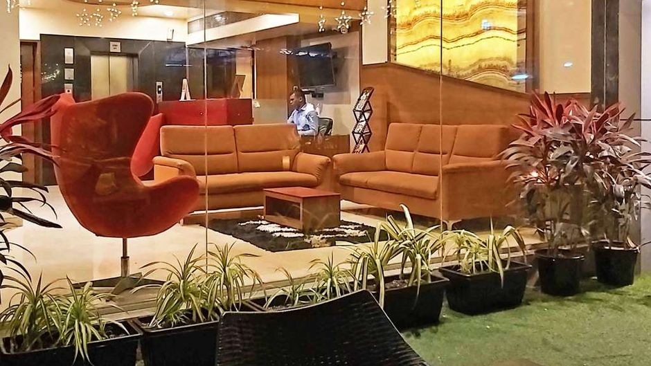 Quality Inn Mint Lobby