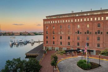 The Inn at Henderson's Wharf, Ascend